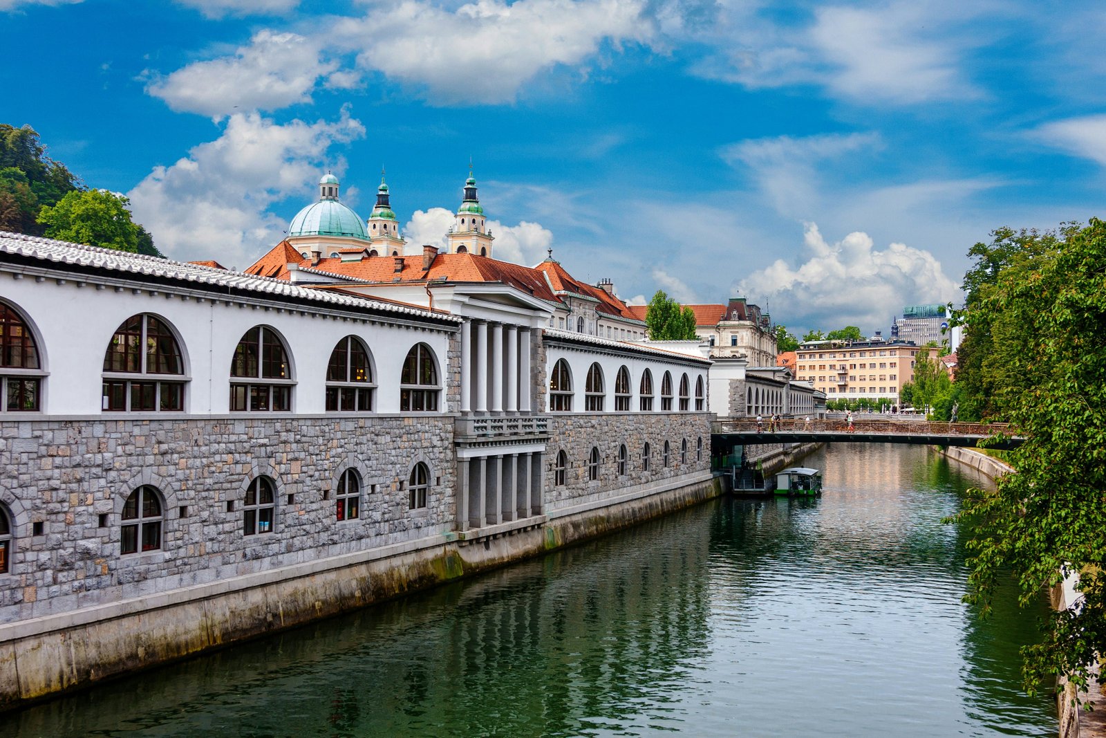 Ljubljana Transfer Ljubljana Venice Bled Zagreb Trieste Opatija Rovinj Plitvice Vienna Budapest Salzburg Hallstatt Split Florence