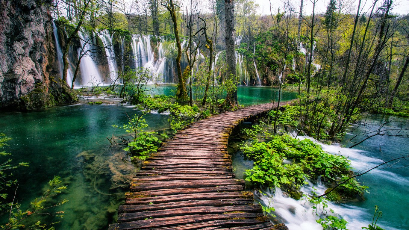 6 A.M. at Plitvice TripCom Slovenia Private Transfers