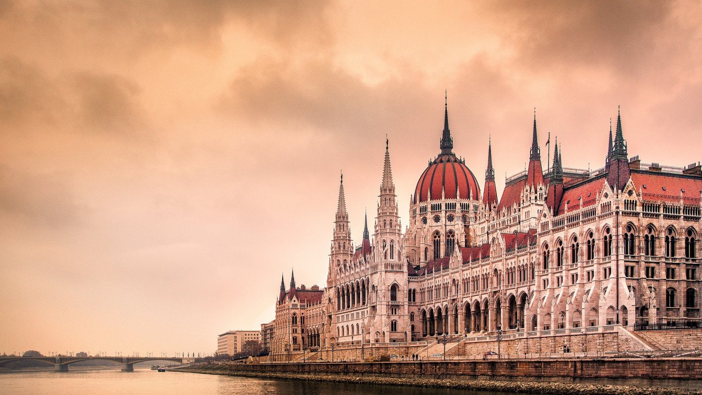 Budapest Local Guide StripCom Slovenia private transfers