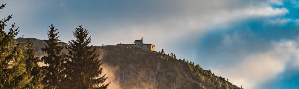 Kehlsteinhaus sinousxl-sunset-7114152_1280 pixabay Kehlsteinhaus Eagles Nest TripCom SLovenia